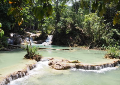 bassin d'eau naturelle à Kuang Si