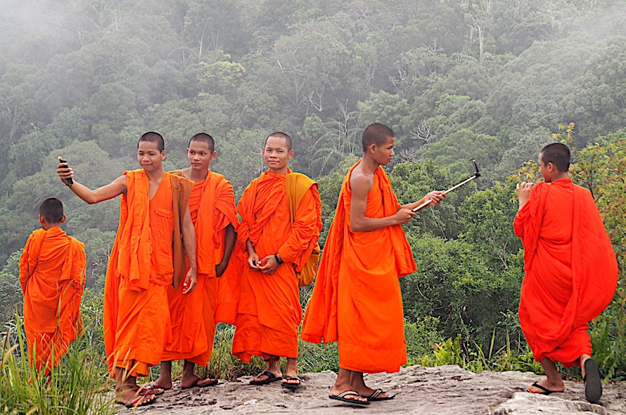moines novices sur le Bokor