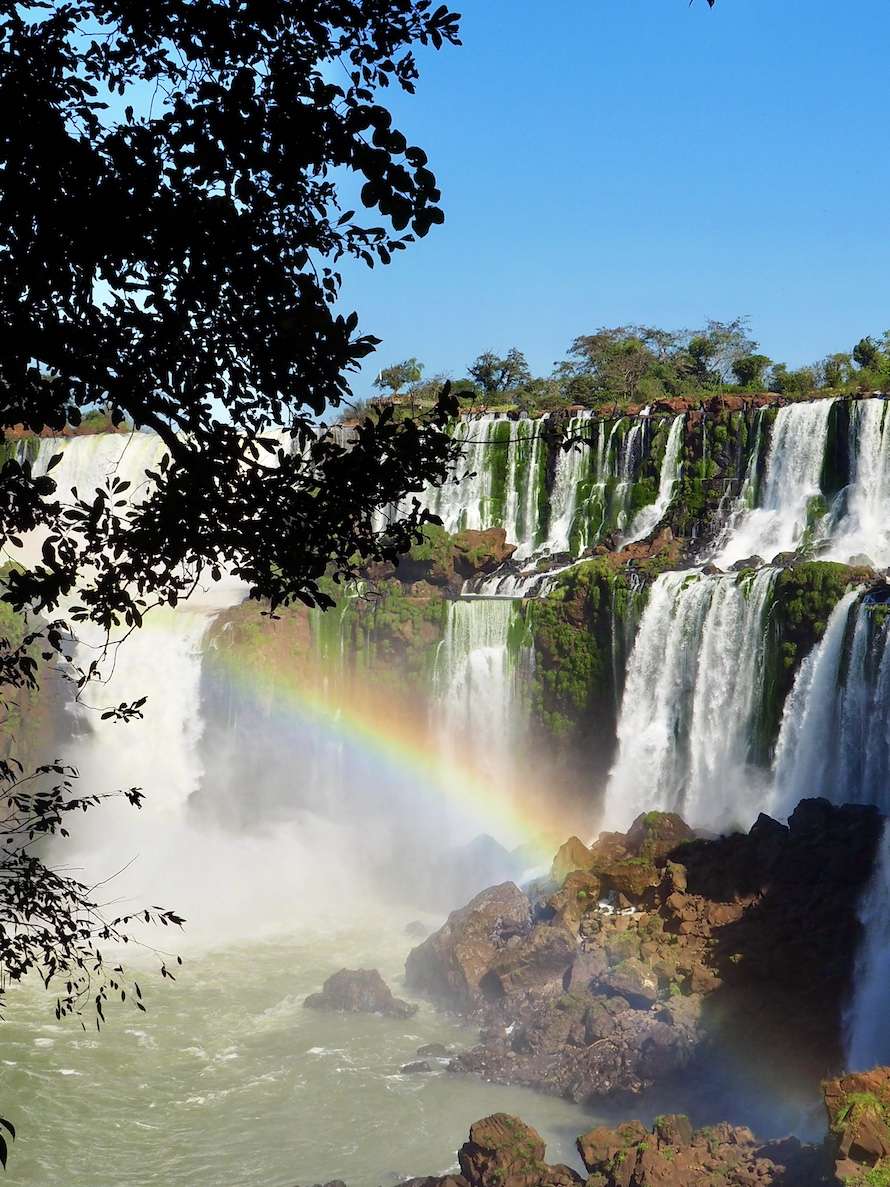 chutes d'Iguazu et arc en ciel