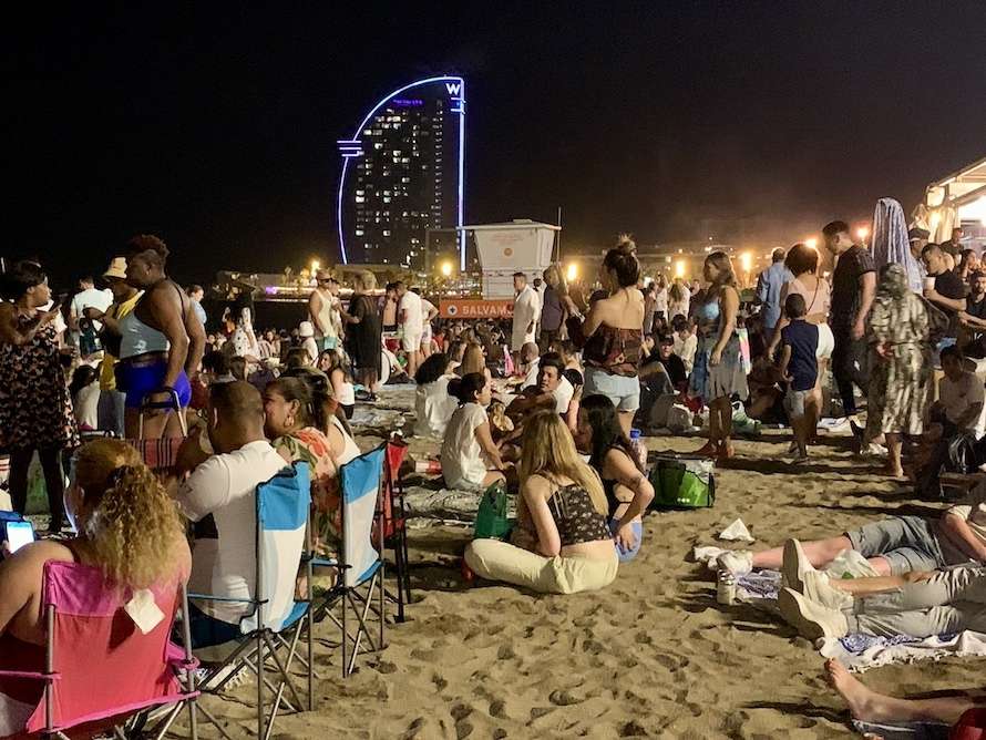 fête sur la plage de barcelone