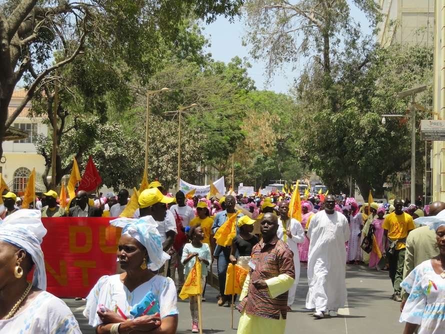 défilé du 1er Mai dans les rues de Dakar